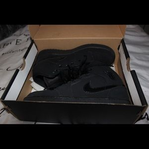 black air jordan 1 mid